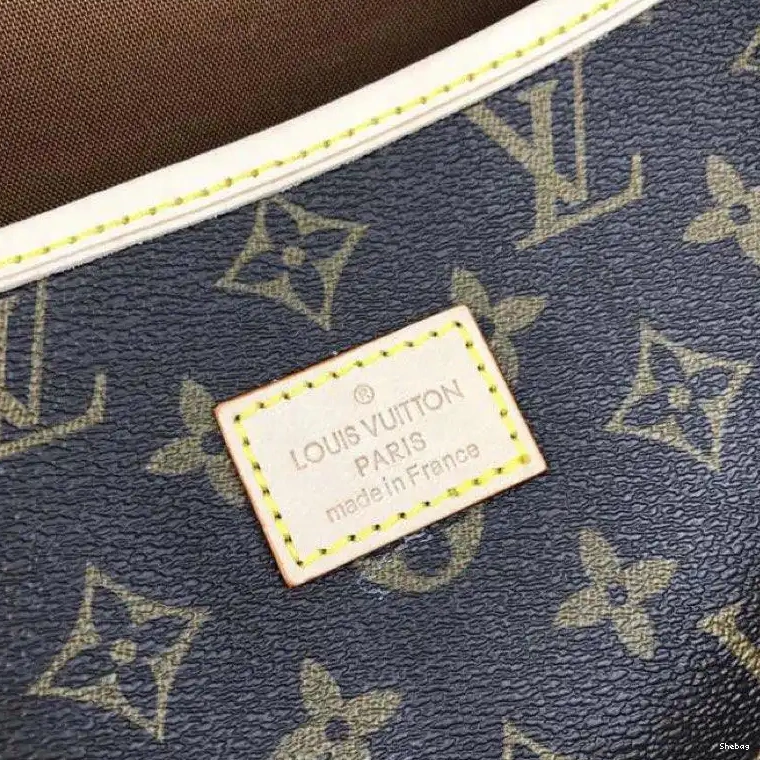 LV 19T1L0133 Bags 0615